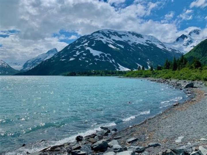 Quick Answer: How Many Lakes Are There In Alaska
