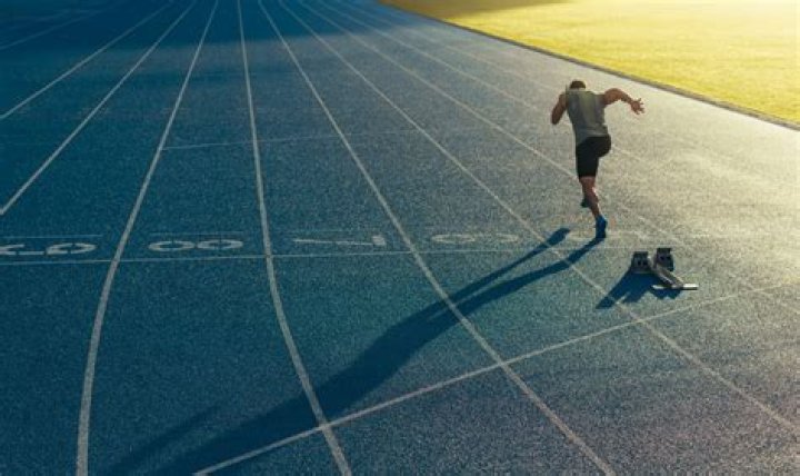 Quick Answer: How Many Laps Around Track Is A Mile