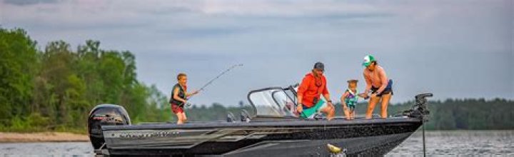 Quick Answer: How Much Do Fish And Ski Boats Weigh
