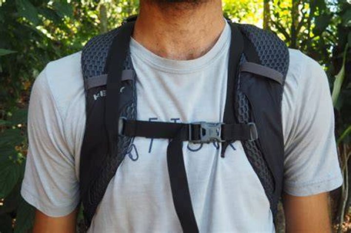 Quick Answer: How To Properly Thread A Backpack Strap