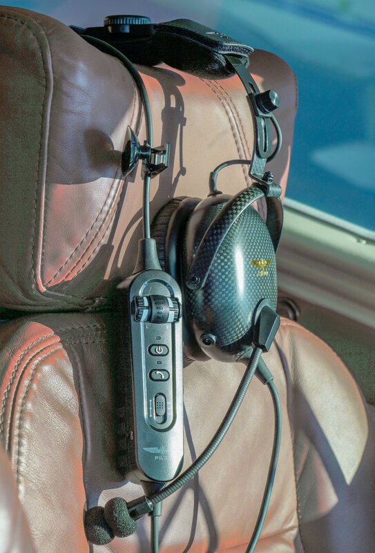 Design4Pilots - PM6 Aviation ANR Headset